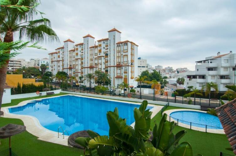 Port View - Reina Sofia Apartment เอสเตโปนา ภายนอก รูปภาพ