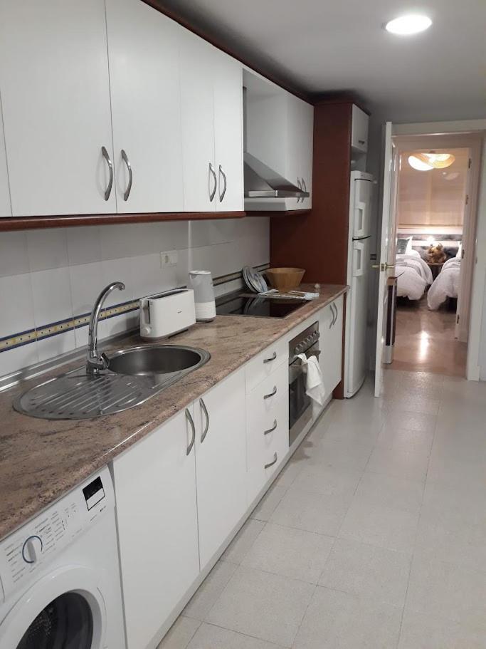Port View - Reina Sofia Apartment เอสเตโปนา ภายนอก รูปภาพ