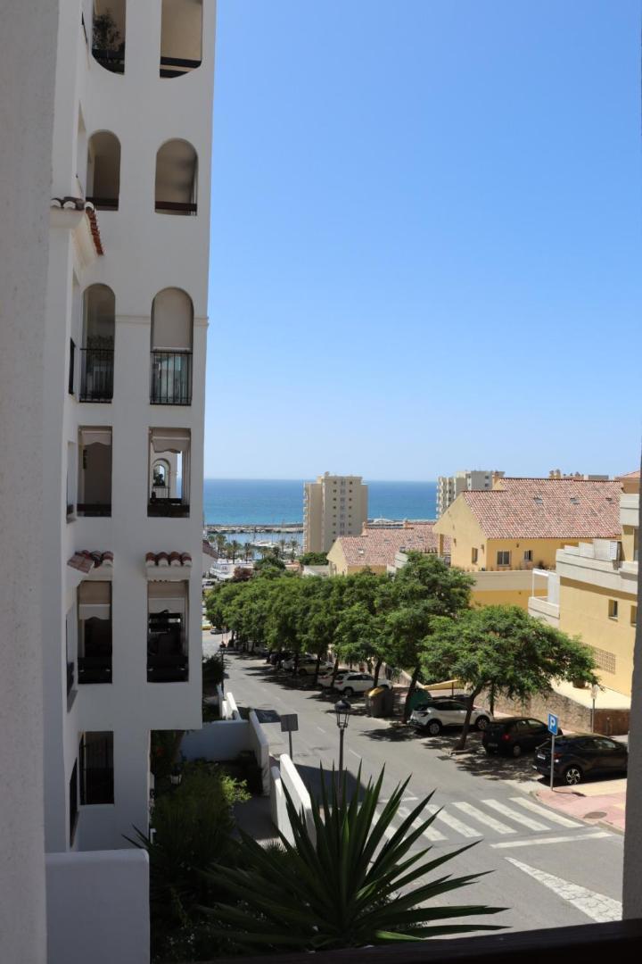 Port View - Reina Sofia Apartment เอสเตโปนา ภายนอก รูปภาพ